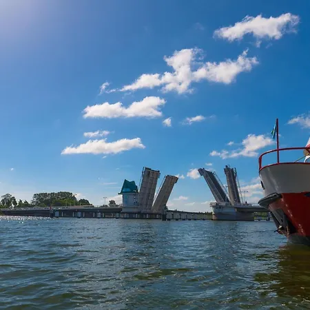 New Port Lounge - Eg, Hafenblick, Terrasse *